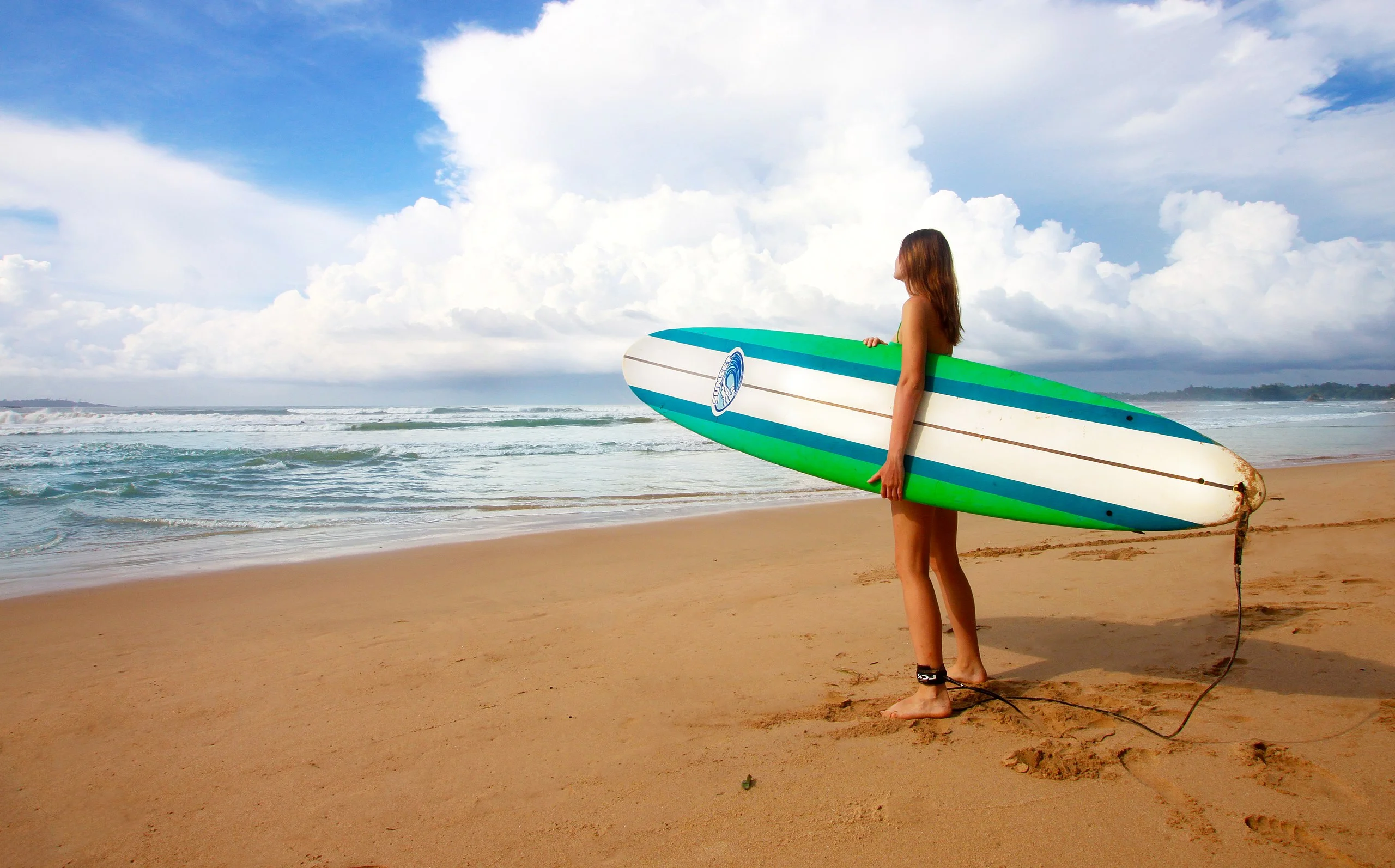 weligama beach is ideal for surfing